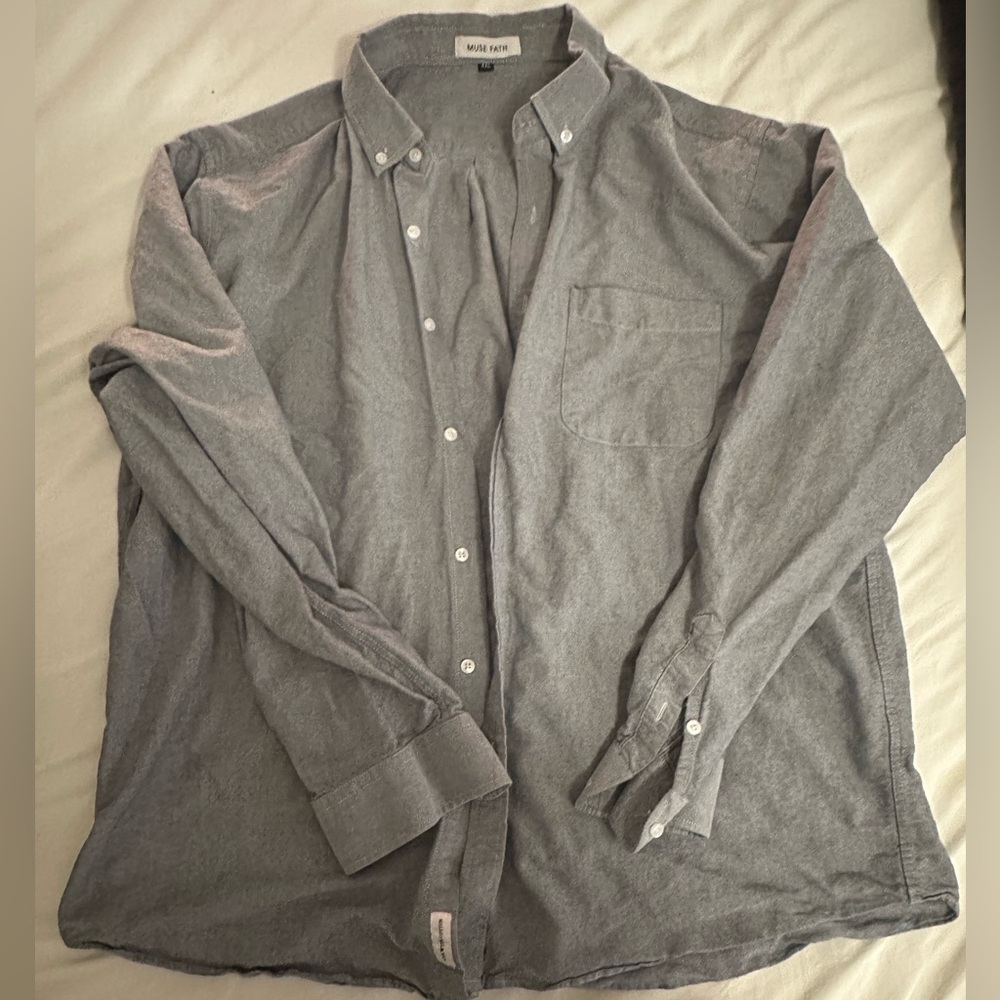 Men's Gray Button-Up Shirt